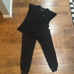 Figs Scrub Set EUC! Medium flutter sleeve top! Medium tall jogger pants